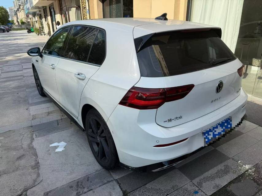 Volkswagen Golf 2022 car image #5