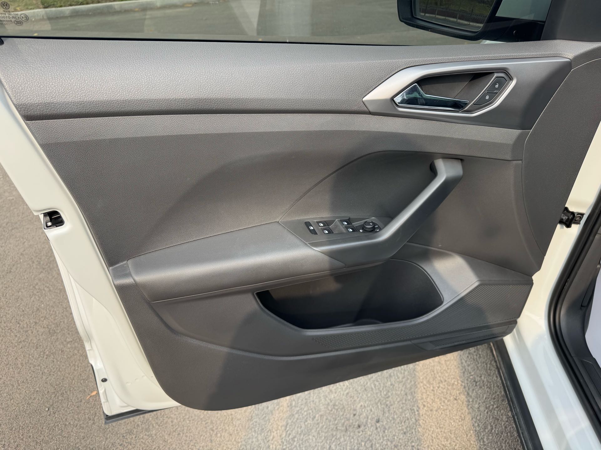 Volkswagen T-Cross 2023 car image #12