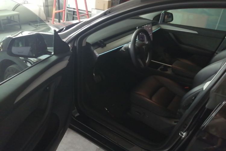 Tesla Model Y 2023 car image #16
