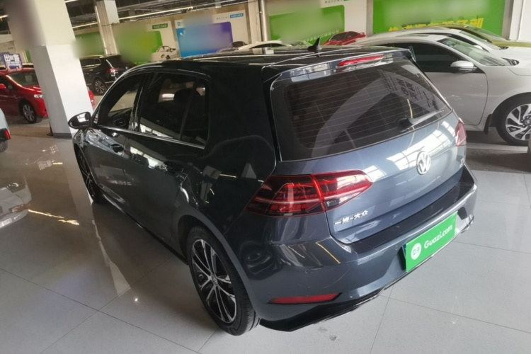 Volkswagen Golf 2019 car image #6