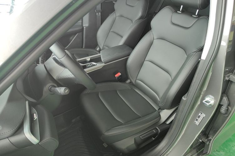 GEELY Emgrand 2025 #15 GEELY Emgrand 2025 car image #15