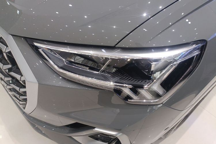 Audi Q3 2024 immagine di auto #23