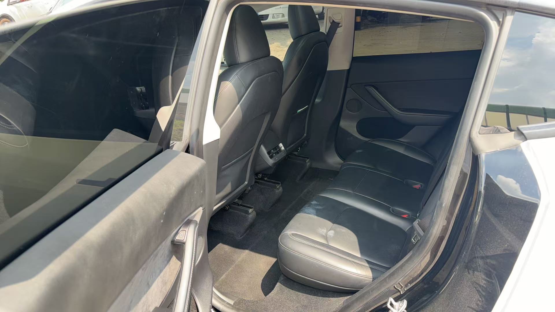 Tesla Model Y 2023 #5 Tesla Model Y 2023 car image #5