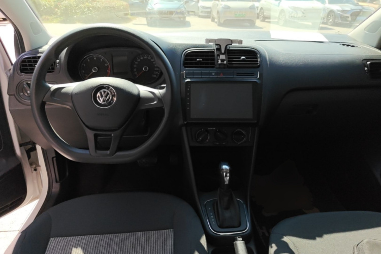 Volkswagen Polo 2018 car image #10