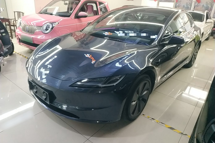 Tesla Model 3 2024 car image #2