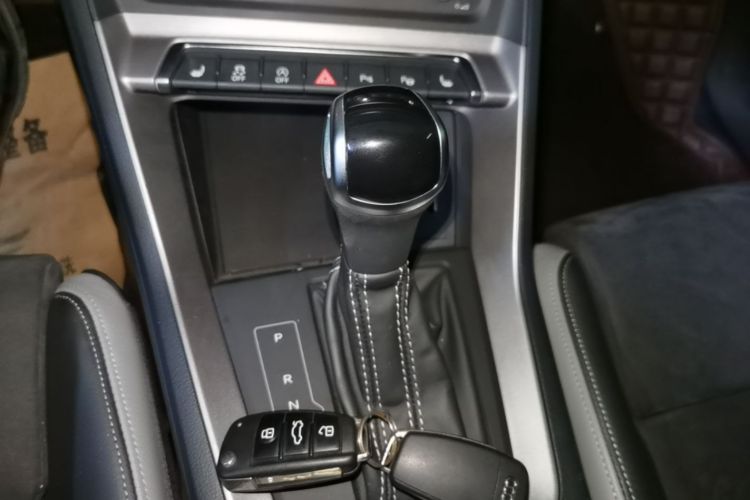 Audi Q3 2021 car image #14