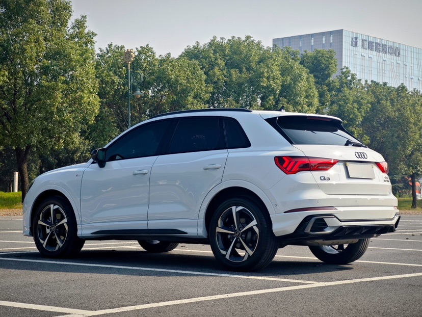 Audi Q3 2025 صورة سيارة #6