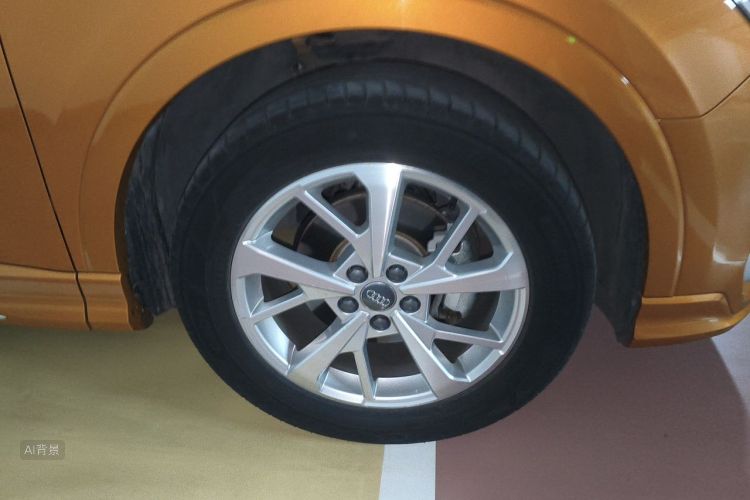 Audi Q3 2020 car image #9