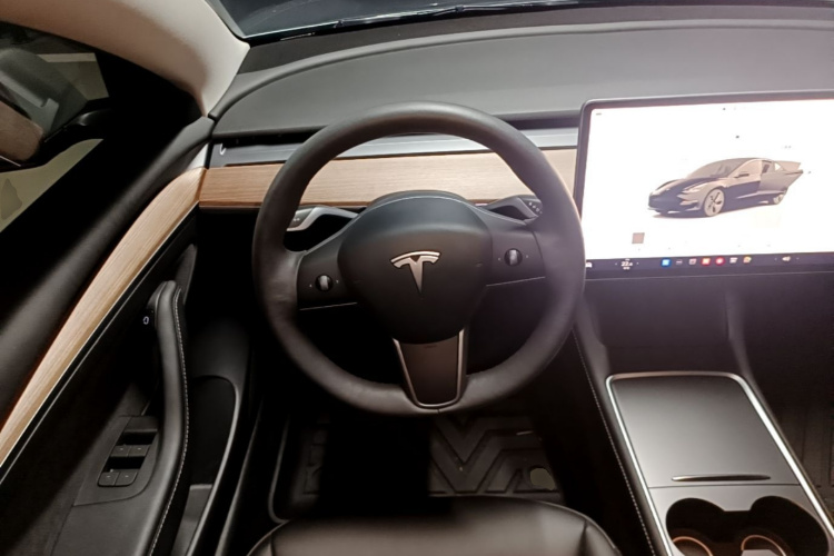 Tesla Model 3 2022 car image #15