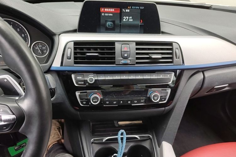 BMW 3 Series 2019 car image #13