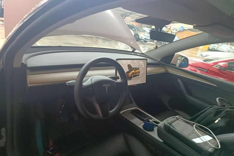 Tesla Model Y 2023 #11 Tesla Model Y 2023 immagine di auto #11