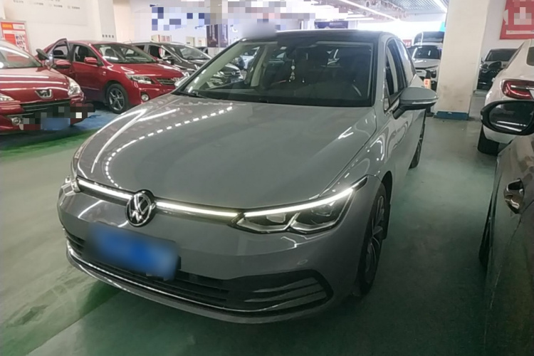 Volkswagen Golf 2021 car image #2