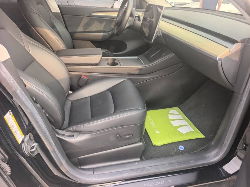 Tesla Model Y 2023 #4 Tesla Model Y 2023 car image #4