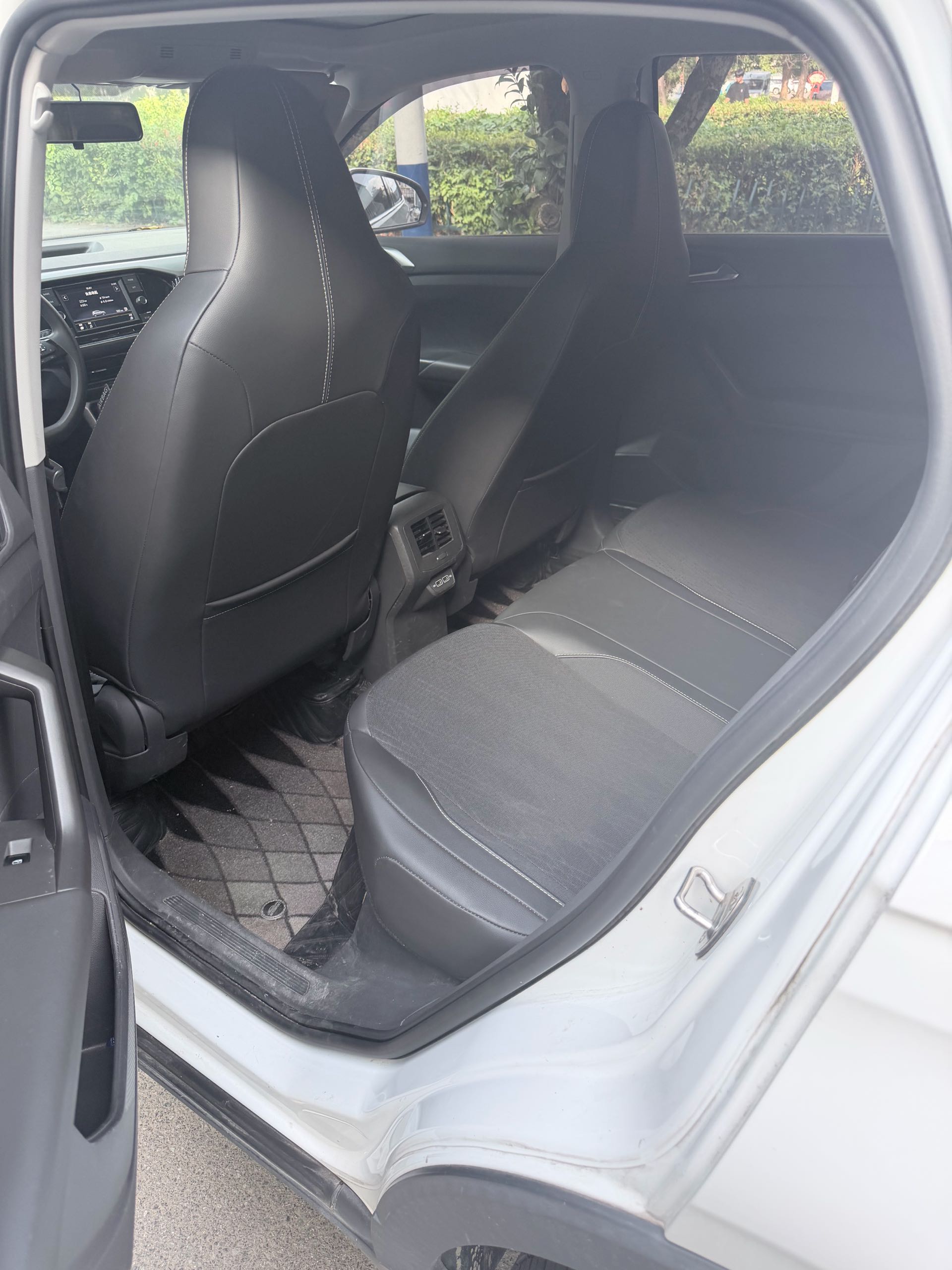 Volkswagen T-Cross 2019 car image #3
