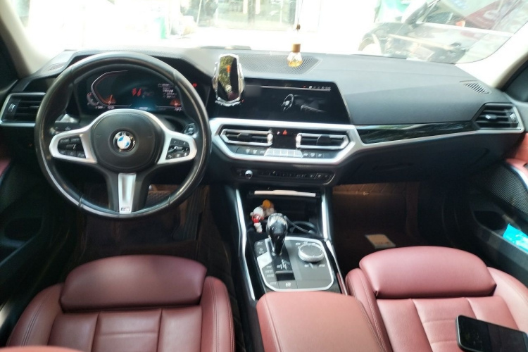BMW 3 Series 2020 car image #12