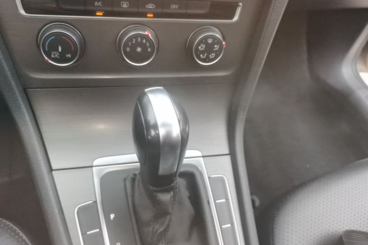 Volkswagen Golf 2016 car image #14