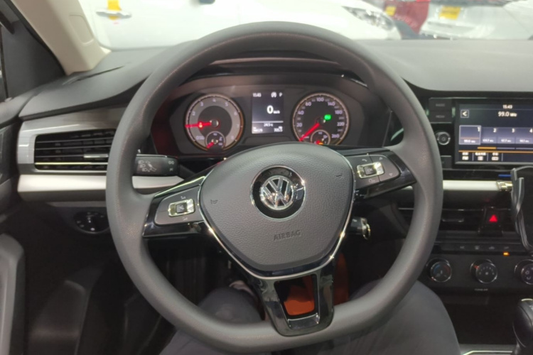 Volkswagen Lavida 2018 car image #15