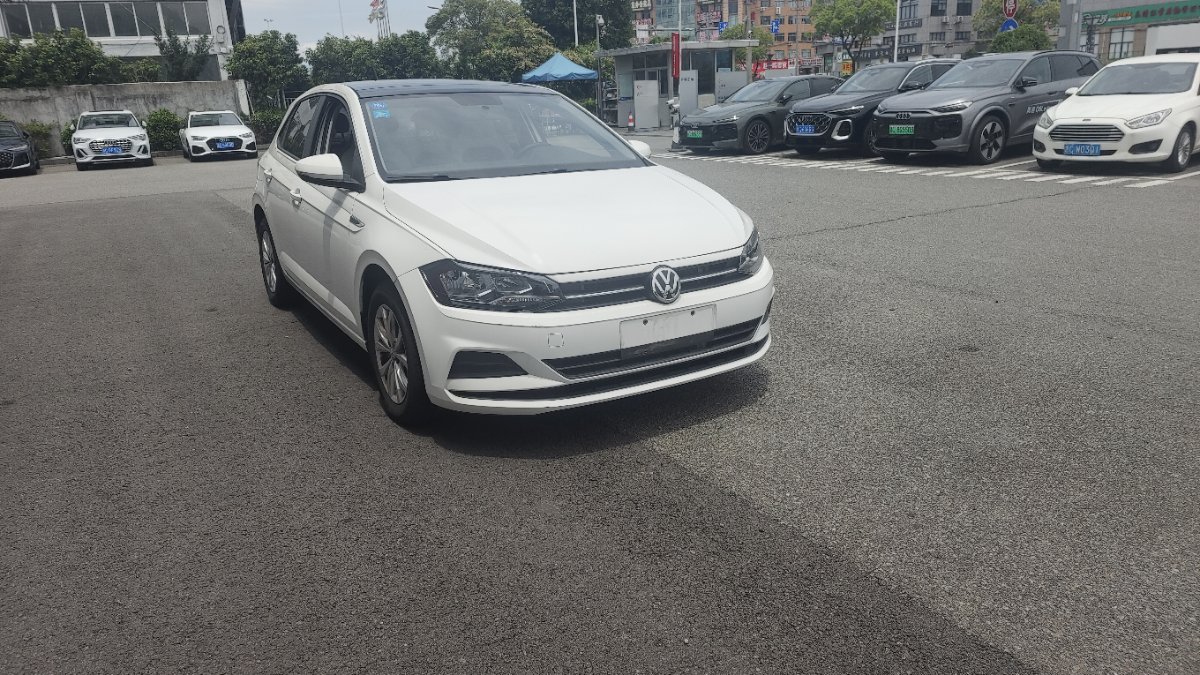 Volkswagen Polo 2019 car image #3
