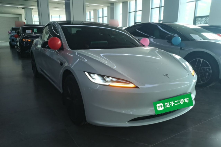 Tesla Model 3 2025 car image #4