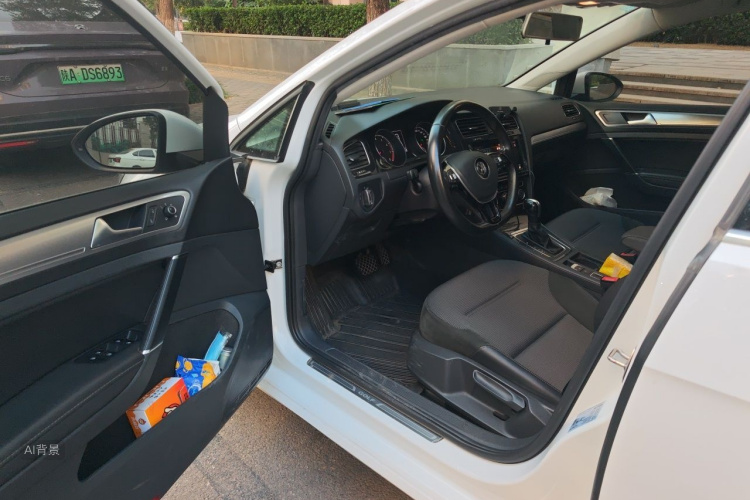 Volkswagen Golf 2019 car image #18