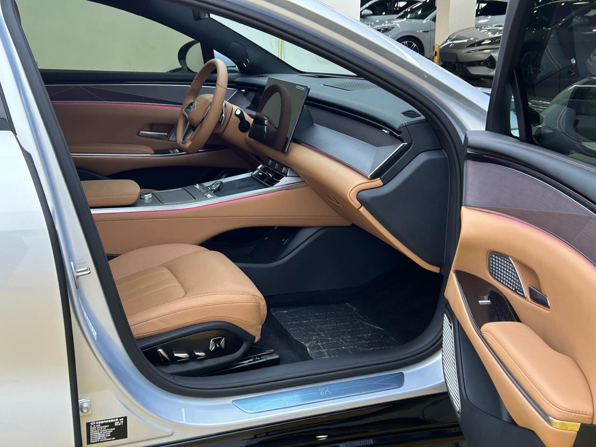 BYD HanL 2025 car image #10