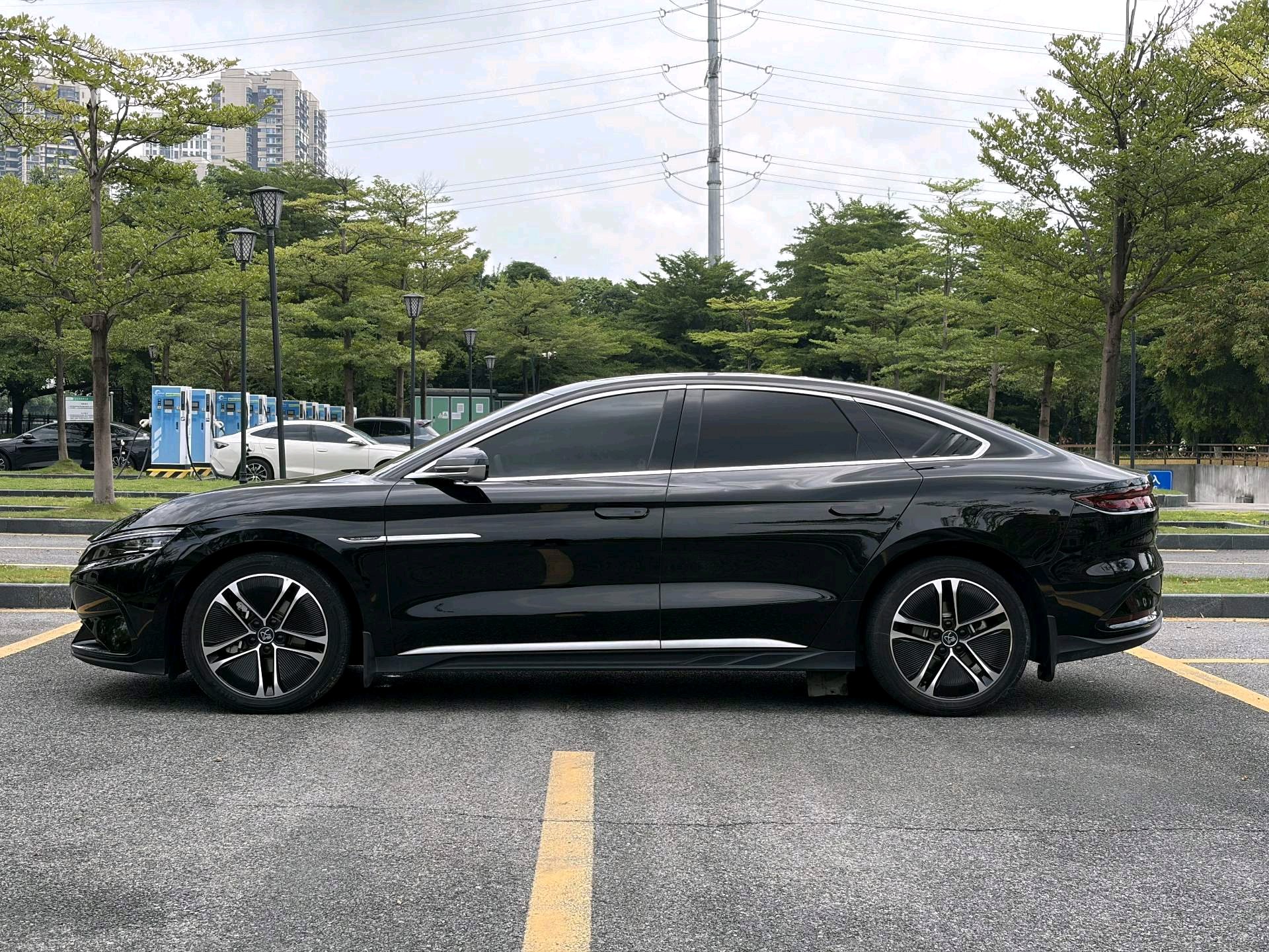 BYD Han 2023 #3 BYD Han 2023 car image #3