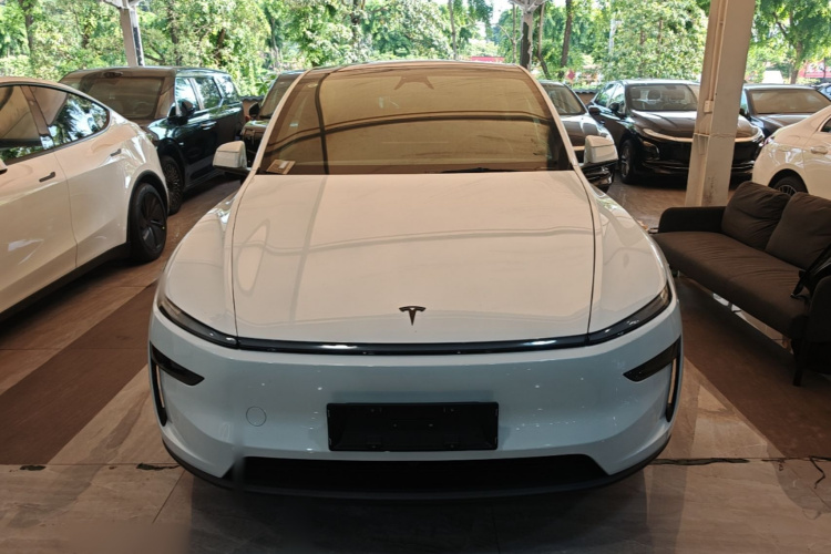 Tesla Model Y 2026 #3 Tesla Model Y 2026 car image #3