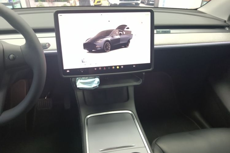 Tesla Model Y 2024 #13 Tesla Model Y 2024 car image #13