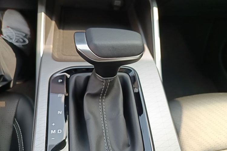 GEELY Emgrand 2023 car image #14