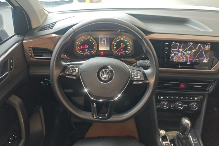Volkswagen Tharu 2020 car image #11