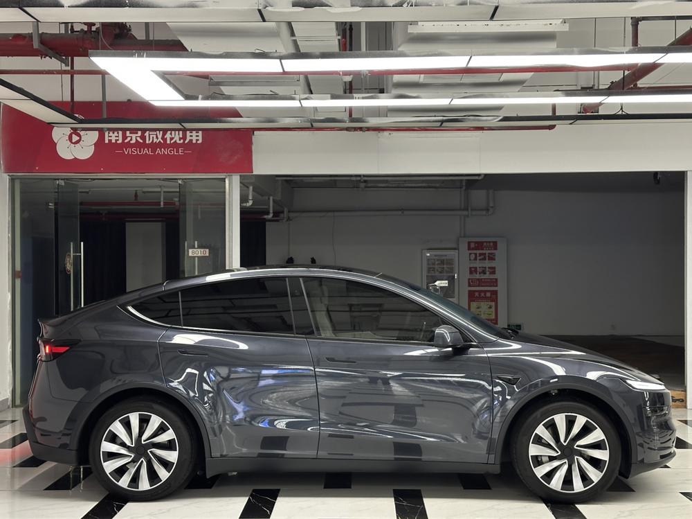 Tesla Model Y 2025 #5 Tesla Model Y 2025 car image #5