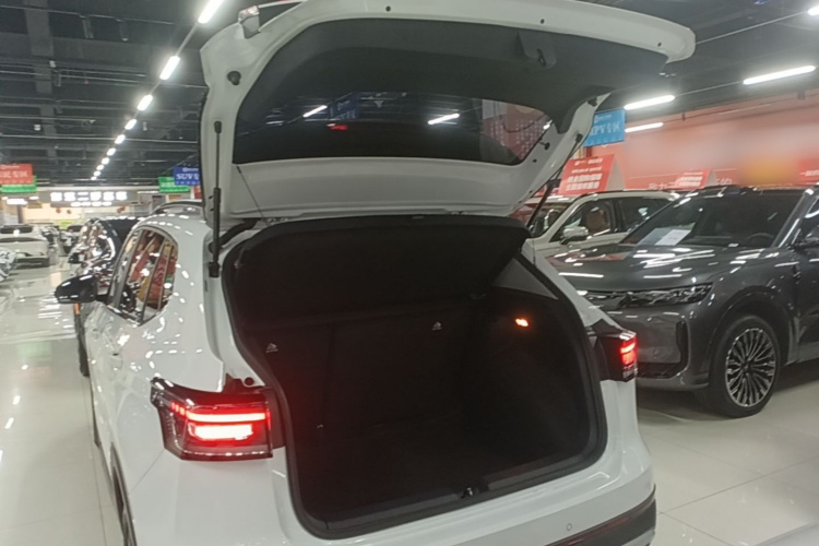 Volkswagen Tharu 2025 car image #21