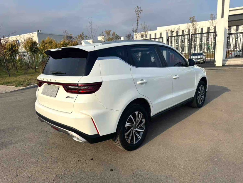GEELY Vision X6 2023 صورة سيارة #4