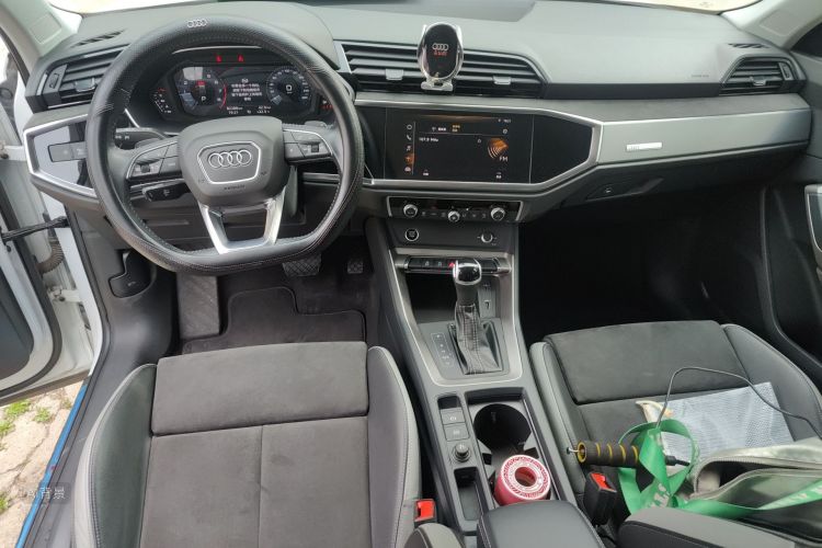 Audi Q3 2021 immagine di auto #11