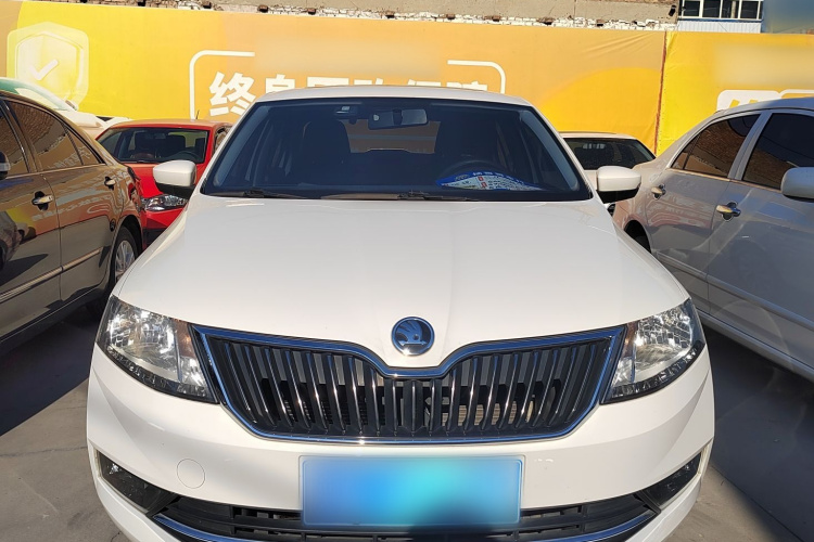 Skoda Rapid 2017 car image #3