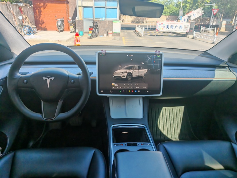 Tesla Model Y 2024 #8 Tesla Model Y 2024 car image #8