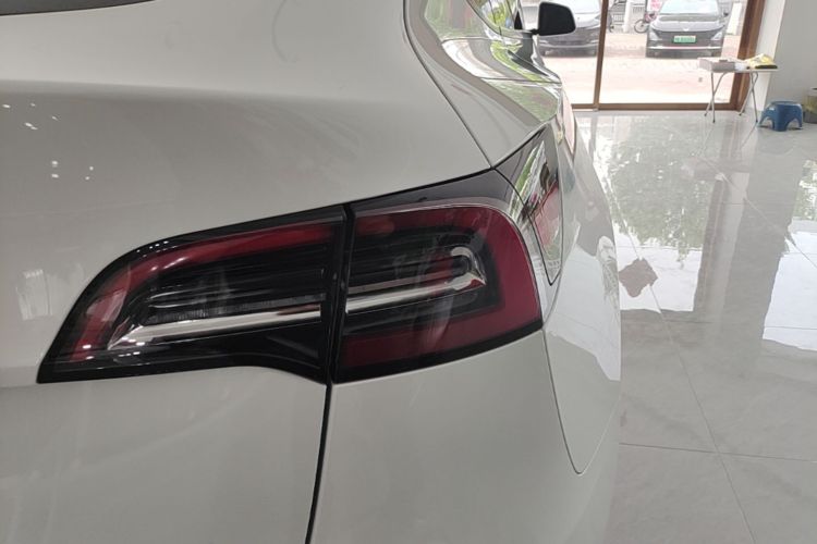 Tesla Model Y 2024 #8 Tesla Model Y 2024 car image #8