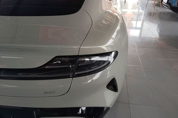 MI SU7 2025 car image #8