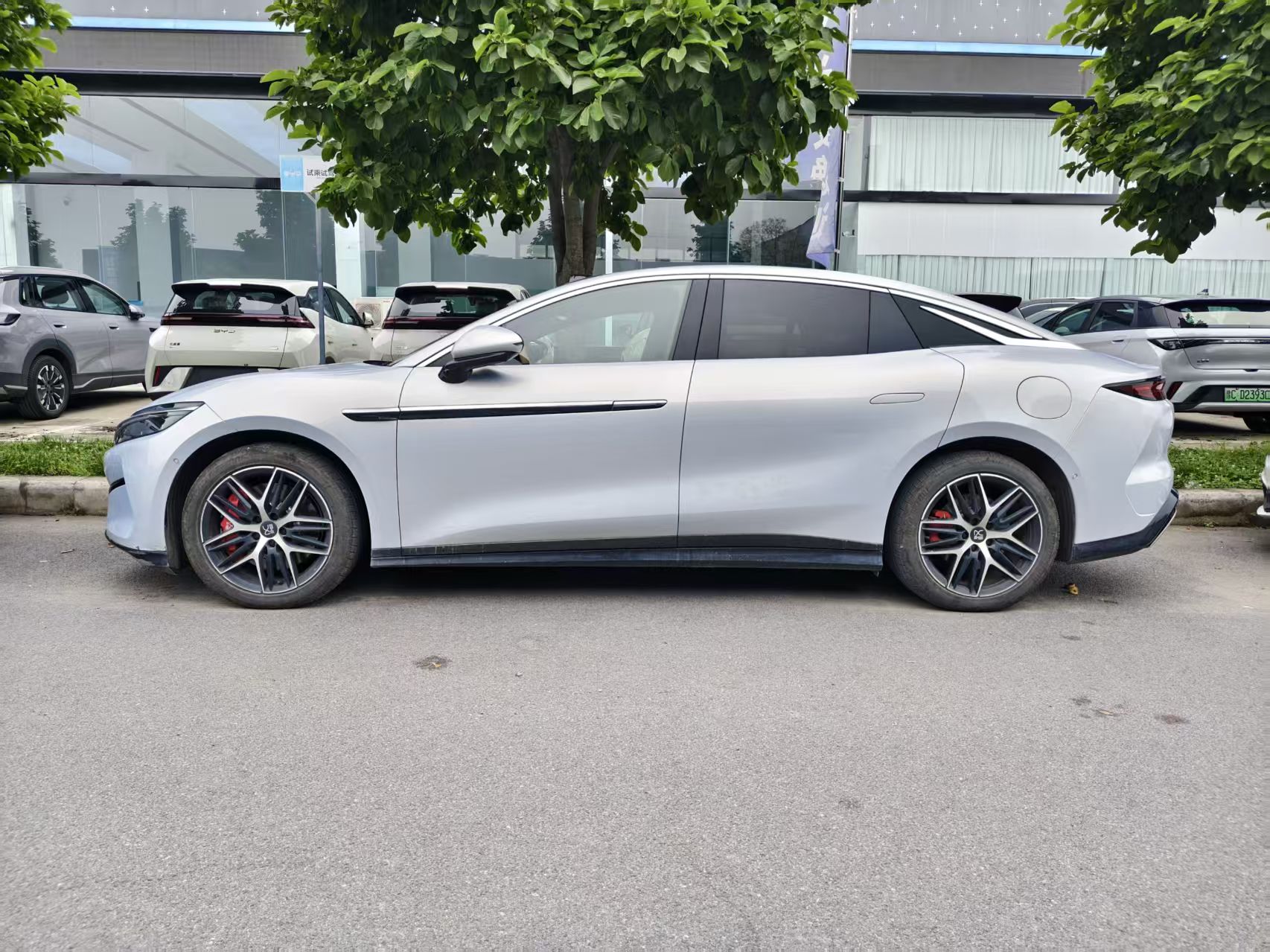 BYD HanL 2025 car image #2