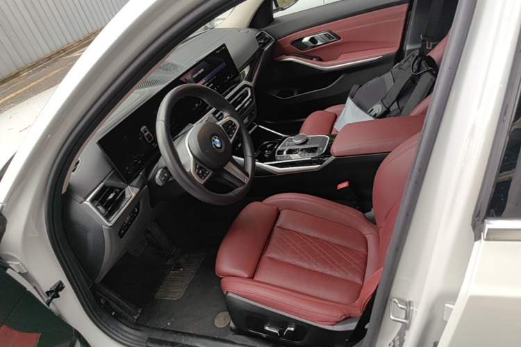 BMW 3 Series 2024 car image #15