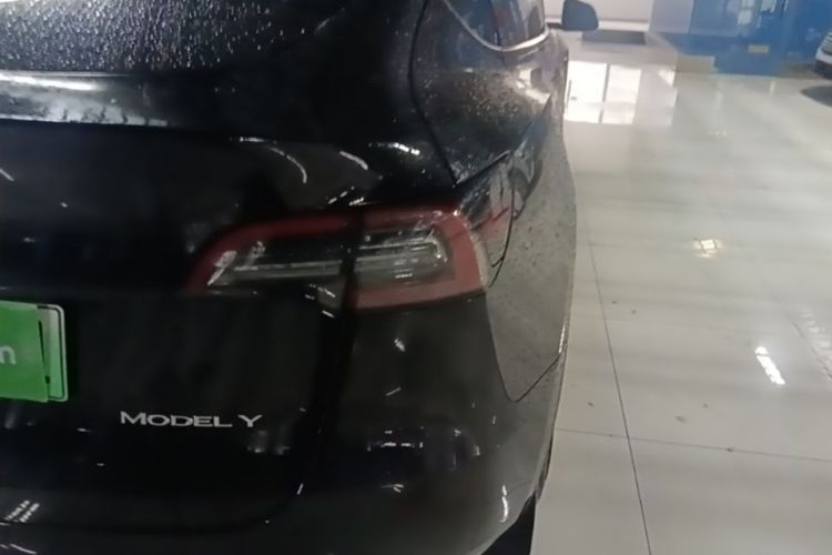 Tesla Model Y 2023 car image #8