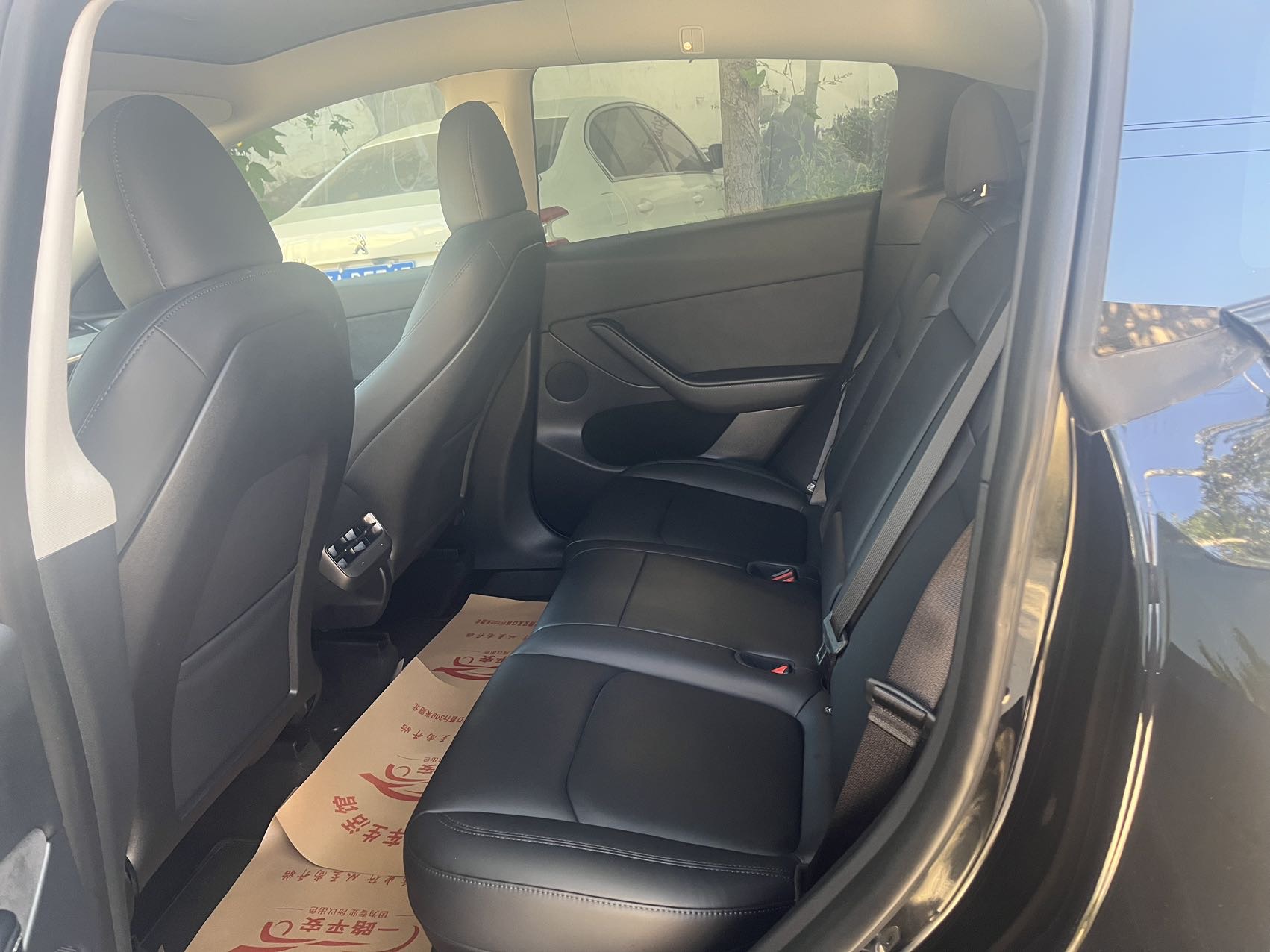 Tesla Model Y 2023 car image #8