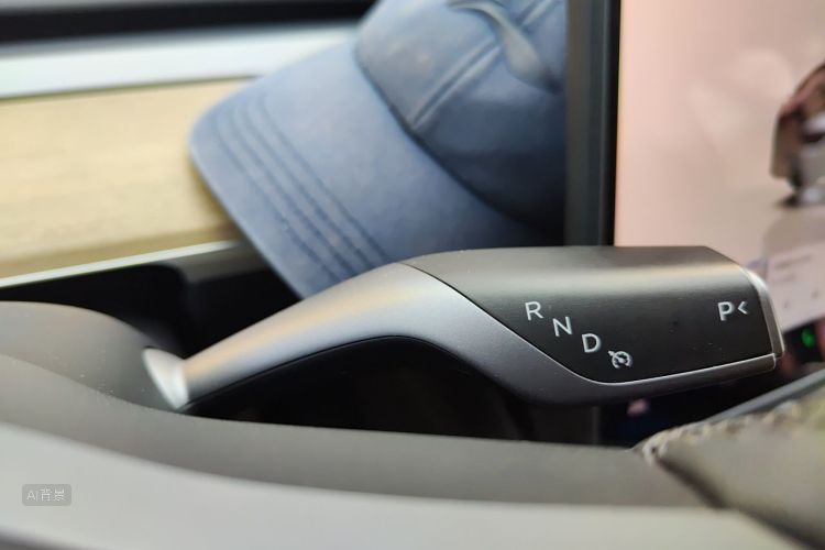Tesla Model Y 2023 #16 Tesla Model Y 2023 car image #16