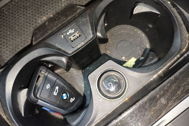 BMW 3 Series 2021 car image #9