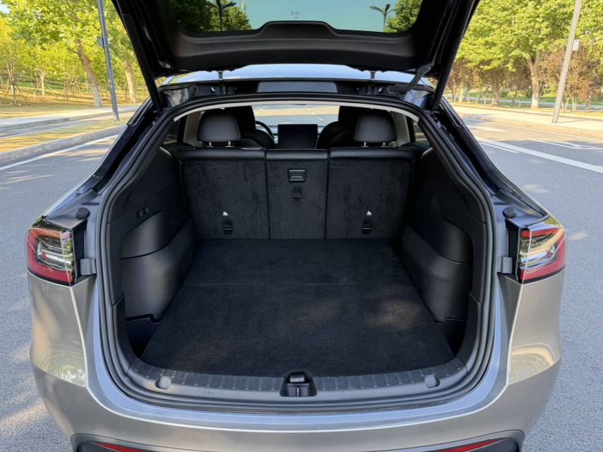 Tesla Model Y 2024 #13 Tesla Model Y 2024 car image #13