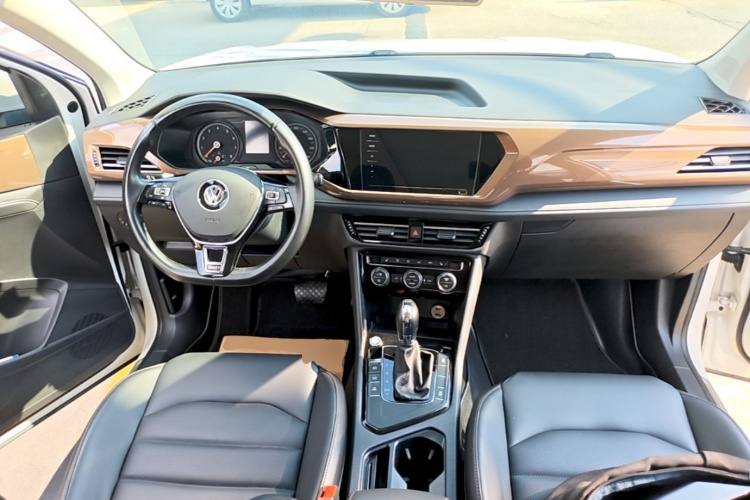 Volkswagen Tharu 2020 car image #11