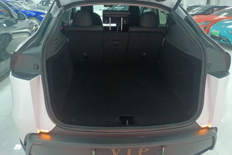 Tesla Model Y 2025 car image #19