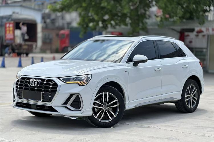 Audi Q3 2021 immagine di auto #2