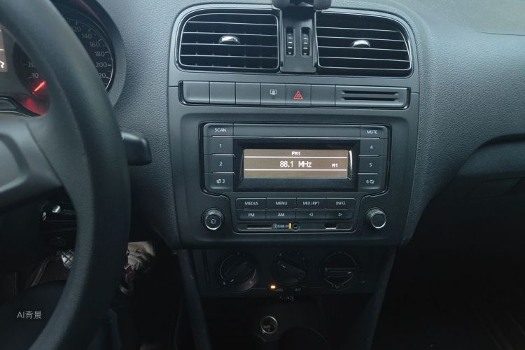 Volkswagen Polo 2015 car image #15