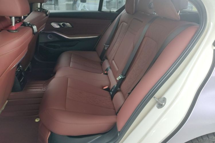BMW 3 Series 2023 #17 BMW 3 Series 2023 صورة سيارة #17
